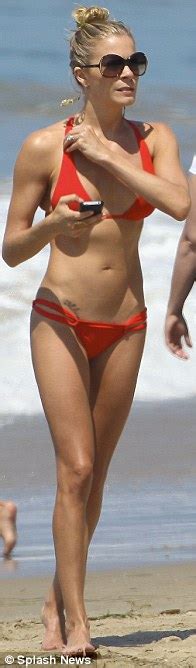 Bikini Girl Leann Rimes Captures Her Fourth Of July Festivities On Camera Daily Mail Online