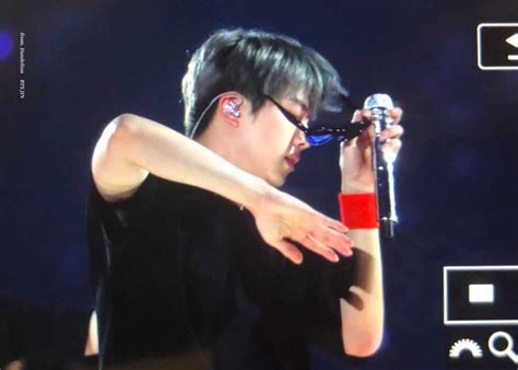 이 글은 웹사이트에 관한 토막글입니다. 방탄 진이 웃기려고 쓴 선글라스가 안 웃긴 이유.jpg - 스퀘어 ...