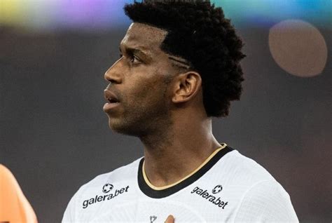 Santos anuncia contratação de Gil ex Corinthians jogador é o 4º