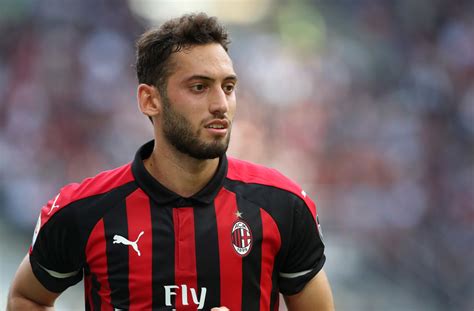 Their squad number is 10. Milan, infortunio per Calhanoglu: il centrocampista ...