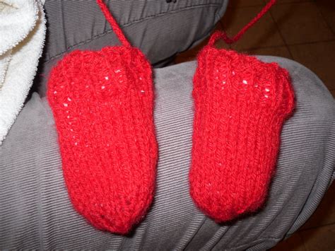 Purl About Town Mittens On String