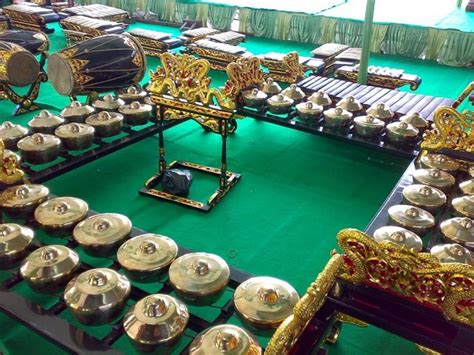 Terdapat dua buah jenis instrumen pada gamelan yaitu instrumen keras dan lunak. Lengkap 9 Alat Musik Tradisional Jawa Tengah Beserta Gambarnya | Budaya Nusantara