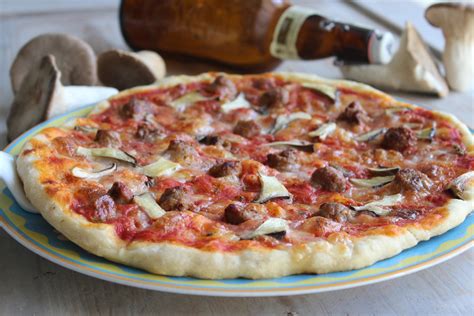 Pizza Con Salsiccia E Funghi Cardoncelli Ricetta Facile Impasto Soffice