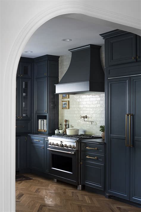 12 Examples Of Black Kitchen Countertops In Beautiful Homes