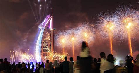 Celebrate the new year in celebrity style with special guests demi lovato and kygo performing poolside at miami beach's luxury resort. Dubai New Year's Eve Fireworks 2019 | Top 4 Places to ...