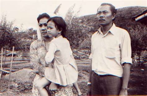Misalnya seperti lagu sayur kol, selow, memori berkasih, tentu saja bukan lagu karya dari grup orkes populer ini. 10 Pemain Cilik Terbaik Peraih Penghargaan Tahun 70-80an