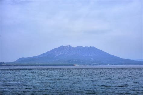 Сакурадзима — действующий стратовулкан, расположенный на полуострове осуми острова кюсю в японской префектуре кагосима. 桜島 地図 - 風水パワースポット検索