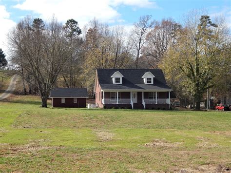 Tennessee Country Home 3 Bed 25 Bath 146 Acres For Sale