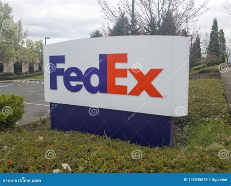 Portland Oregon April 2019 Fedex Signlogo At The Entrance Of A