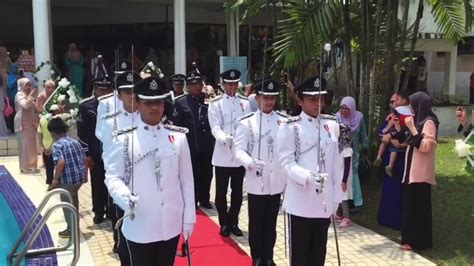 Polis tentera, yang juga dikenali sebagai kakitangan perkhidmatan perlindungan, melakukan pelbagai tugas dalam pelbagai cawangan angkatan tentera. Sword Bearer Pegawai Polis Diraja Malaysia (Lalu Di Bawah ...