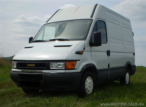 The volkswagen transporter, based on the volkswagen group's t platform, now in its sixth generation, refers to a series of vans produced for over 70 years and marketed worldwide. Iveco2 : IVECO DAILY 29L Kurz/Hoch Transporter 3,5t Bus ...