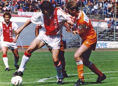 Fc volendam is een nederlandse voetbalclub afkomstig uit volendam.de club is opgericht op 1 juni 1977 als afsplitsing van rksv volendam (opgericht op 1 juni 1920).het tenue bestaat uit een oranje shirt en een zwarte broek: Seizoen 1994 - 1995 | Volendam Voetbalhistorie
