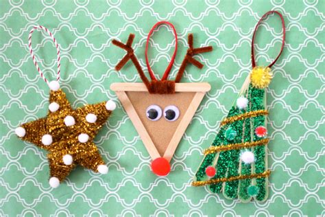 Make homemade christmas ornaments with your kids for keepsakes, to gift, or just for fun! Christmas Decoration Ideas That Kids Can DIY - Origin Of Idea
