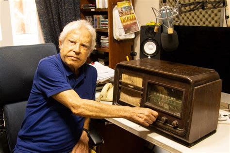 Cid moreira é apresentador, jornalista, grava narração de vídeos, locução comercial e faz apresentações em auditórios. Aos 93 anos, Cid Moreira divulga novo projeto em rádio web ...