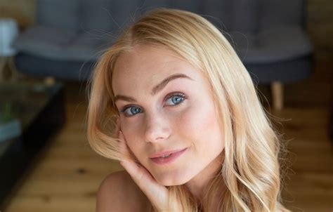 wallpaper model gorgeous photoshoot posing closeup hot babe blonde girl nancy a for