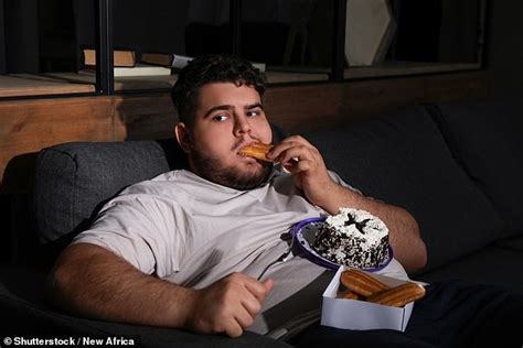 Comfort Eating People Really Do Crave Snacks And Junk Food When They