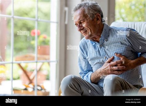 Old Man Chest Pain Hi Res Stock Photography And Images Alamy