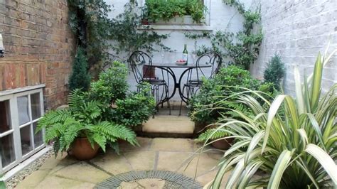 Simple Courtyard Garden Ideas