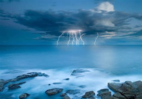 Amazing Nature - 10 Mighty Lighting Strikes Over Water