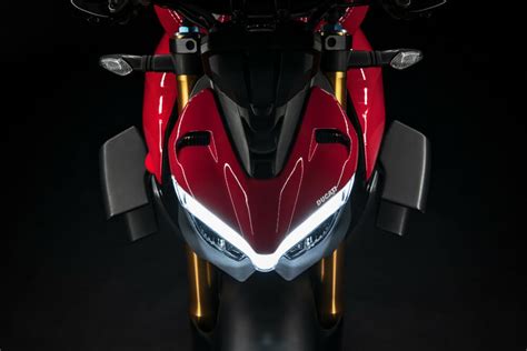 Prueba ducati streetfighter v4 s 2020. 2020 Ducati Streetfighter V4 First Look - Cycle News