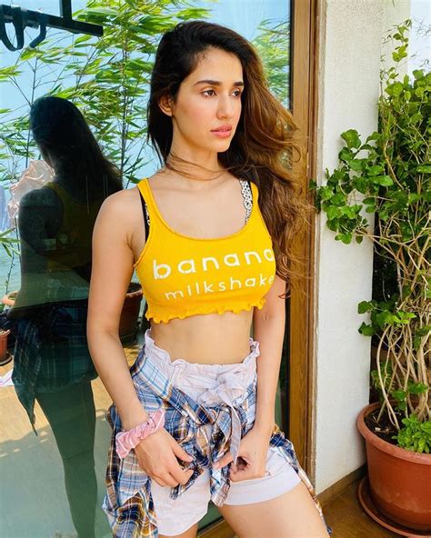 Disha Patani Looks Effortlessly Sexy In Casual Attires Check Out Her Gorgeous Pics News18