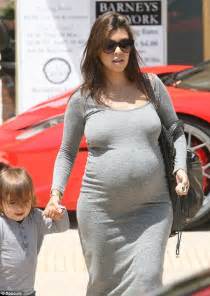 Kourtney Kardashian Does Sexy Maternity Chic As She Steps Out With A Pregnant Pal Daily Mail