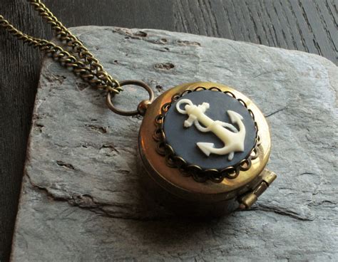 Working Compass Pendant Necklace