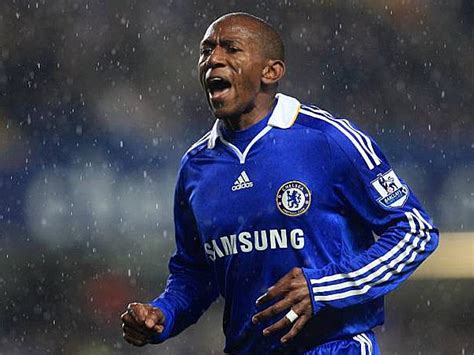 Chelsea have been short of defensive midfield cover with claude makelele having left the club in the summer and michael essien sidelined with a serious knee injury. Relembre brasileiros com passagens "esquecidas" pela ...