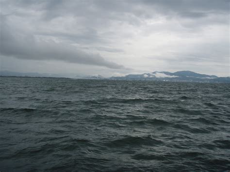 さいとうの琵琶湖ガイド＆釣り日記: 8月14日の琵琶湖 雷の後の荒れ模様、ハネラバでなんとか