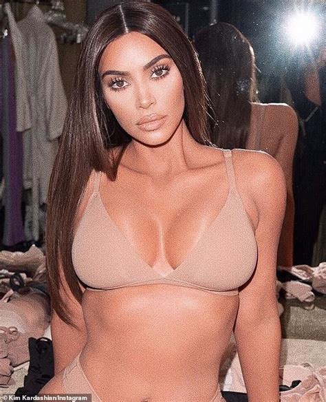 Kim Kardashian Pose En Body Nude Ultra Sexy Pour Les An De Skims My Xxx Hot Girl