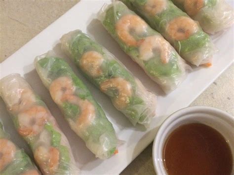 Spring rolls are a large variety of filled, rolled appetizers or dim sum found in east asian. Spring Roller Feuille Rouleau De Printemps Recettes / 20 ...
