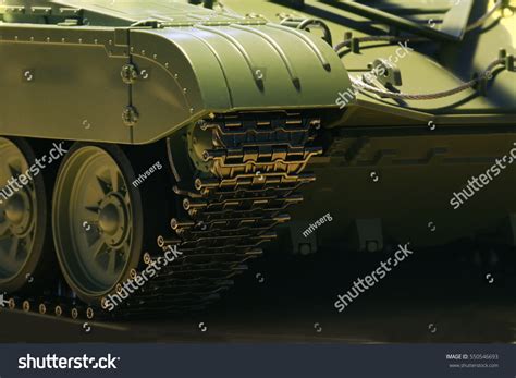 Tank Tracks Steel Wheels Huge Green ภาพสต็อก แก้ไขตอนนี้ 550546693