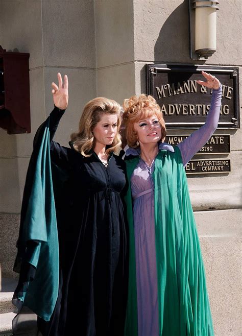Elizabeth Montgomery And Agnes Moorehead Samantha And Endora Bewitched Tv Show En 2019