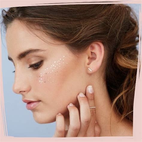 Glitter Freckles Give New Meaning To Glowing Skin Festival Makeup Beauty Hacks Beauty Trends