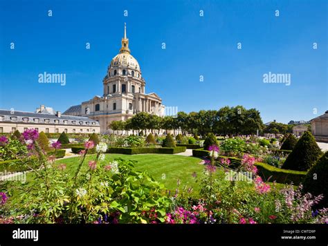 Eglise Du Dome Les Invalides And Formal Gardens Napoleons Tomb Paris