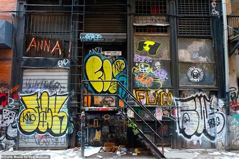 Return Of The Taggers New York Is Blighted With Graffiti Leaving Areas Looking Like War Zones