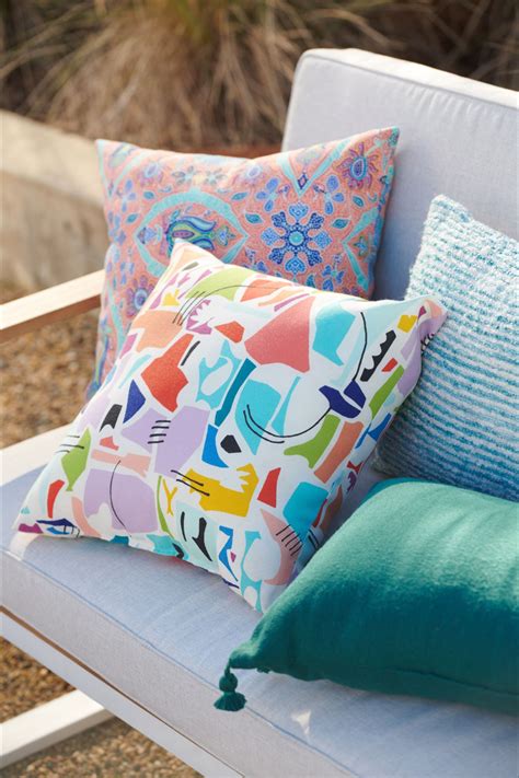 Outdoor Throws And Pillows Affordable Outdoor Furniture Outdoor