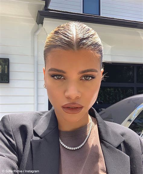 Sofia richie was born on august 24, 1998 in los angeles california to music icon lionel richie and his wife diane alexander. Model, Sofia Richie, shares new images from her yacht trip ...