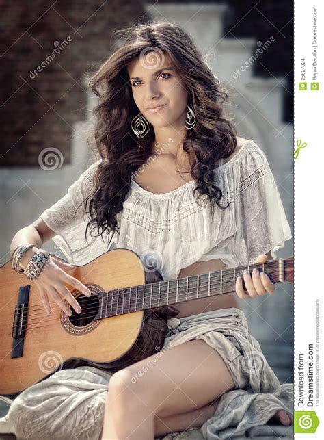 130 Cool Stylish Profile Pictures For Facebook For Girls With Guitar