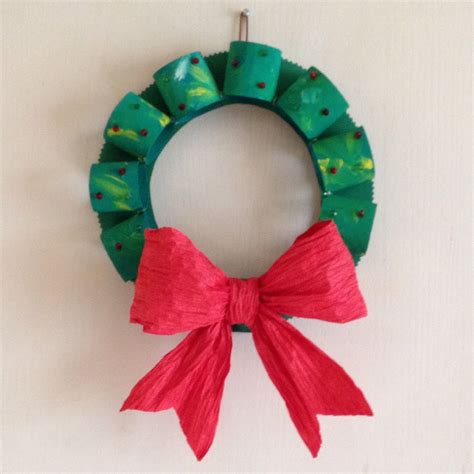 Christmas Wreath For Preschoolers Lets Use Our Toilet Paper Rolls To