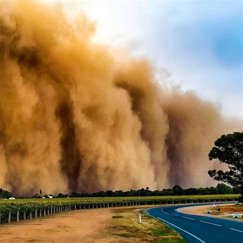 Sciency Thoughts Dust Storm Envelops Town Of Mildura In Victoria