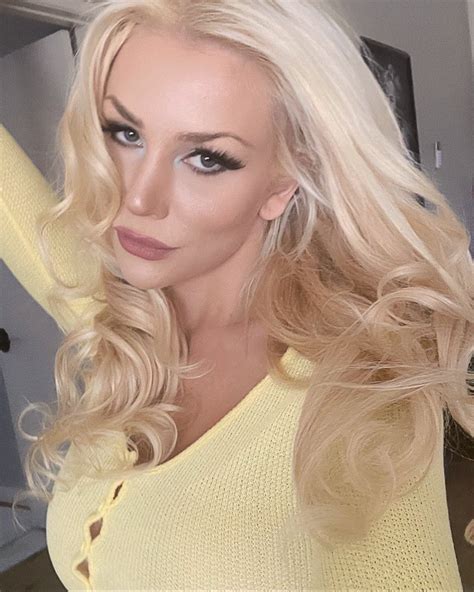 Courtney Stodden On Twitter Theythemtheirs I Dont Identify As She Or Her Ive Never Felt