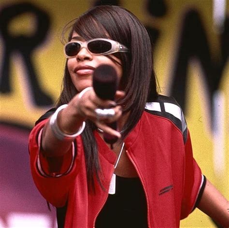 Pin By C Lo On I ♥️ Aaliyah Round Sunglass Women Aaliyah Haughton Her Style