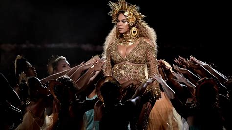 Grammys 2017 Watch Beyoncés Dazzling Performance Vox