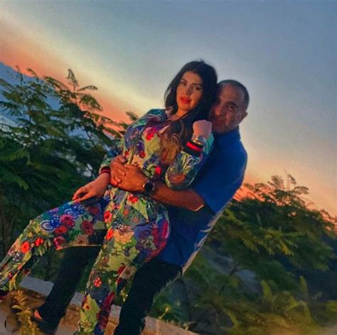 Haz clic aquí para escuchar a vicente vivir en el mundo con una ilusión es loca esperanza, sufre el corazón. "Vamos a tener niña y niño": Vicente Fernández Jr. y "Kim ...