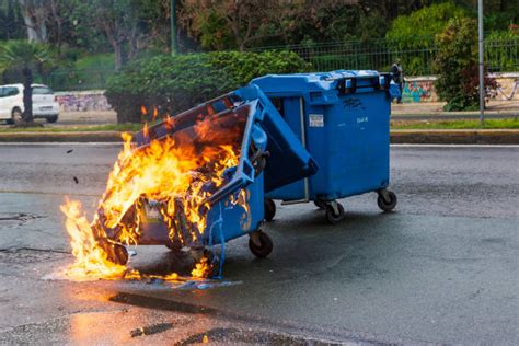 320 Trash Can Fire Pictures Stock Photos Pictures And Royalty Free