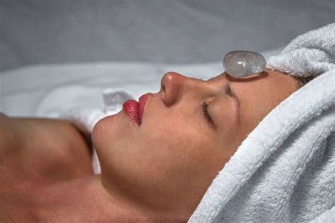 Crystal Facial Massage Healing Crystal Encyclopediacrystal Healingcrystal And Stonescrystal