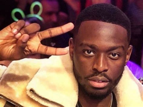 La famille se mêle des histoires de cœur de dadju dans le clip de son nouveau single «django». Épinglé sur dadju