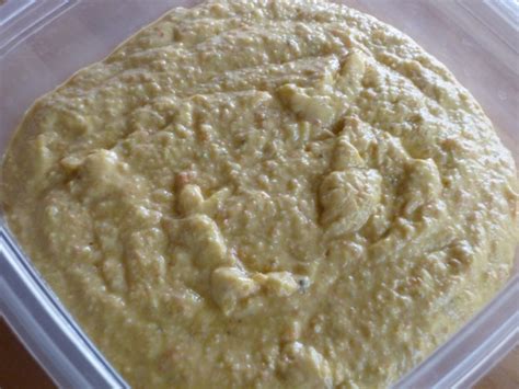 La salsa tartara è una salsina bianca che si prepara con una base di maionese, di origine francese la bistecca alla tartara, ad esempio, è una carne cruda che si condisce con gli stessi ingredienti di. Salsa tartara - Vegan blog - Ricette Vegane - Cruelty Free