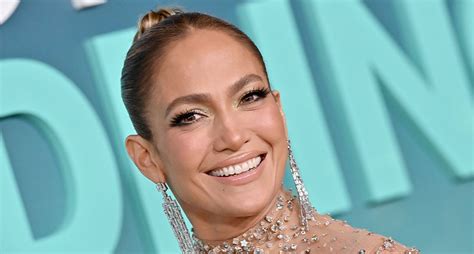 Jennifer Lopez Shows Off Christmas Tree And Huge Platform Heels